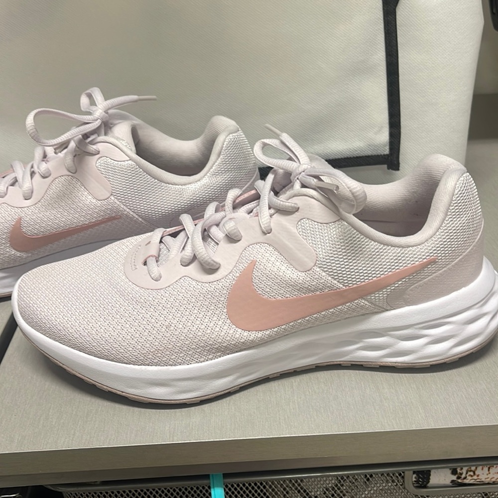 Women’s Nike style # DC3729-500. WORN 4x’s